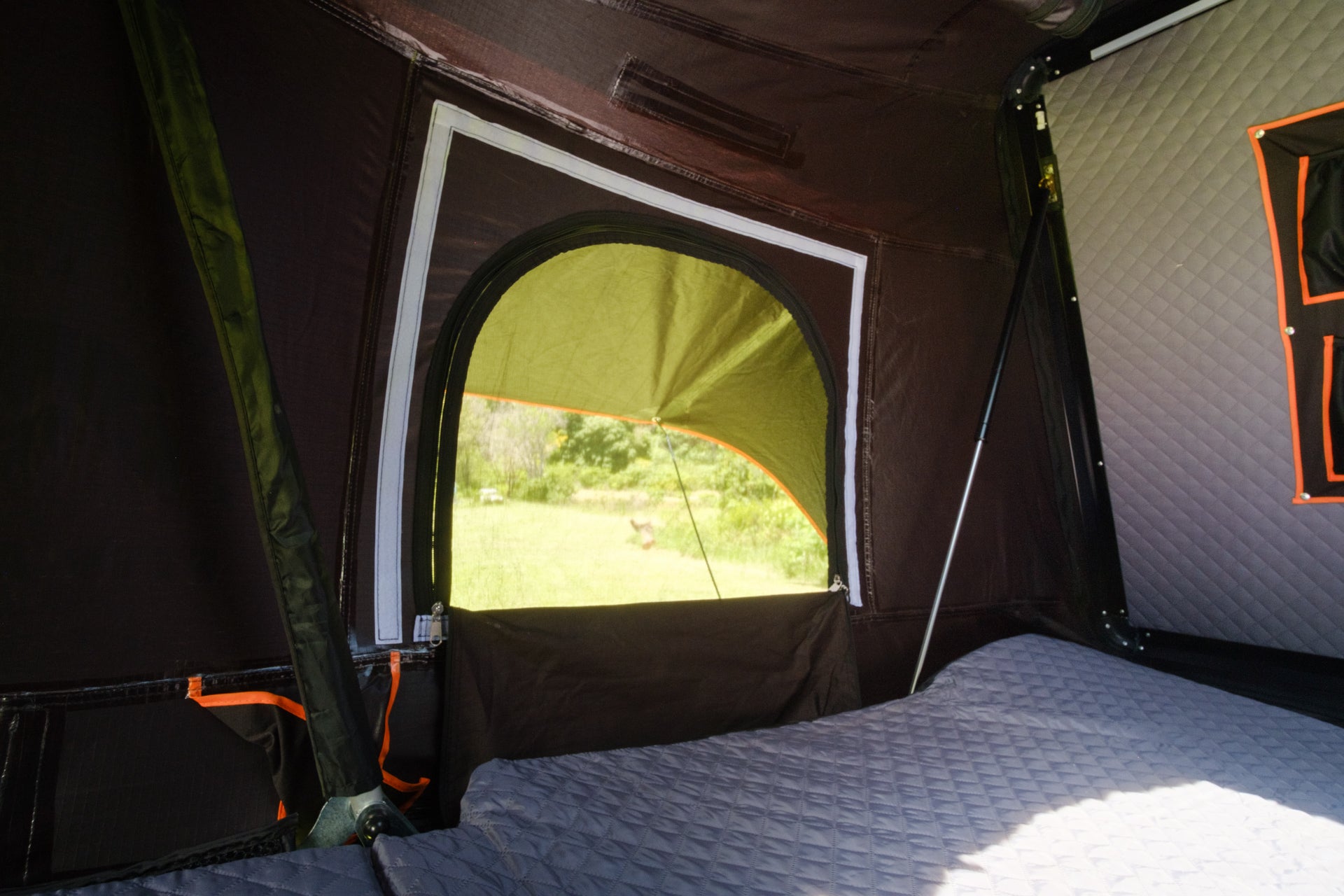 SIDE-OPENING TENT