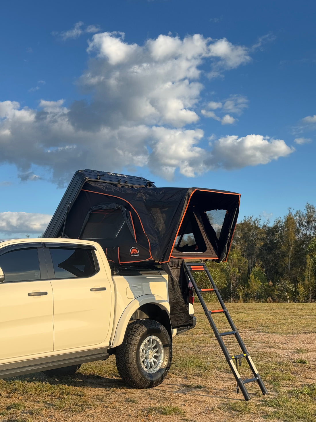 SIDE-OPENING TENT