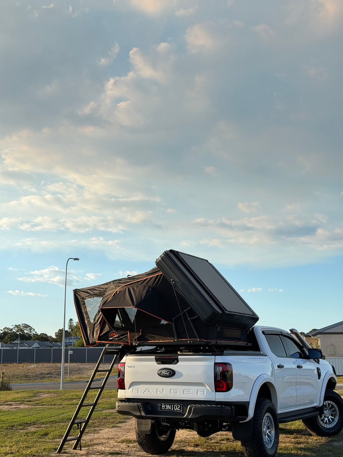 SIDE-OPENING TENT